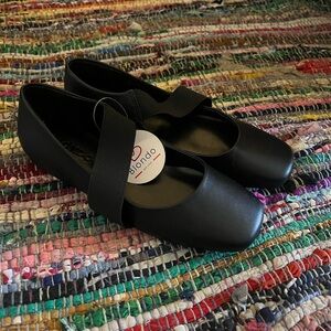 Brand new with tags Blondo ballet flats